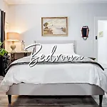Stylish Studio Oasis Great Comfort #34B